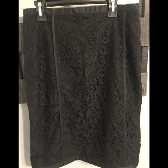 Banana Republic Lace Skirt - Picture 4 of 5